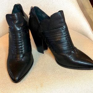 Vince Camuto Black Leather Zip up Pointy Toe Bootie heels. Size 8 1/2m